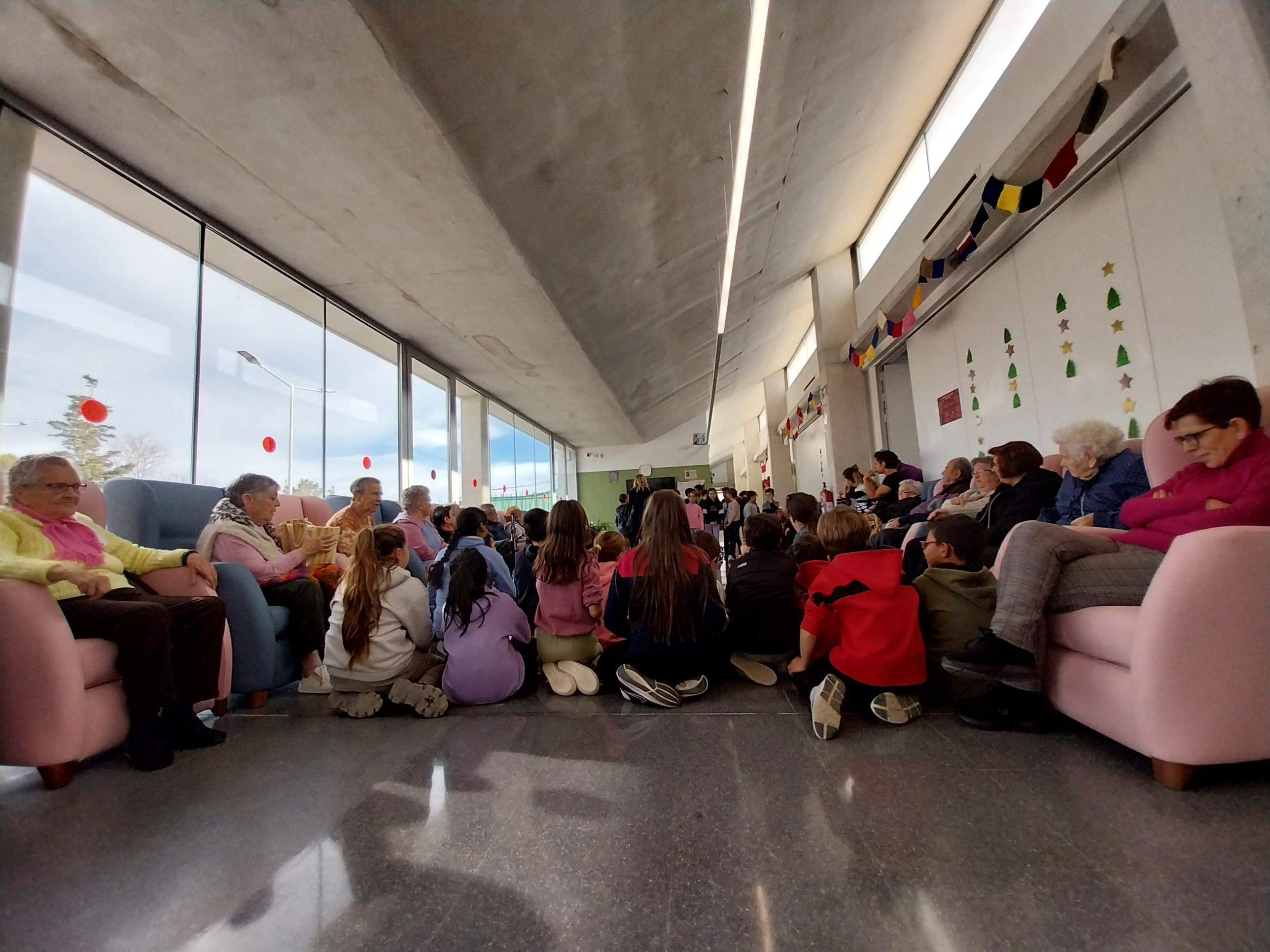 Semanas de mucha actividad en el centro de día del IVASS en La Font de la Figuera donde profesionales y personas usuarias han compartido