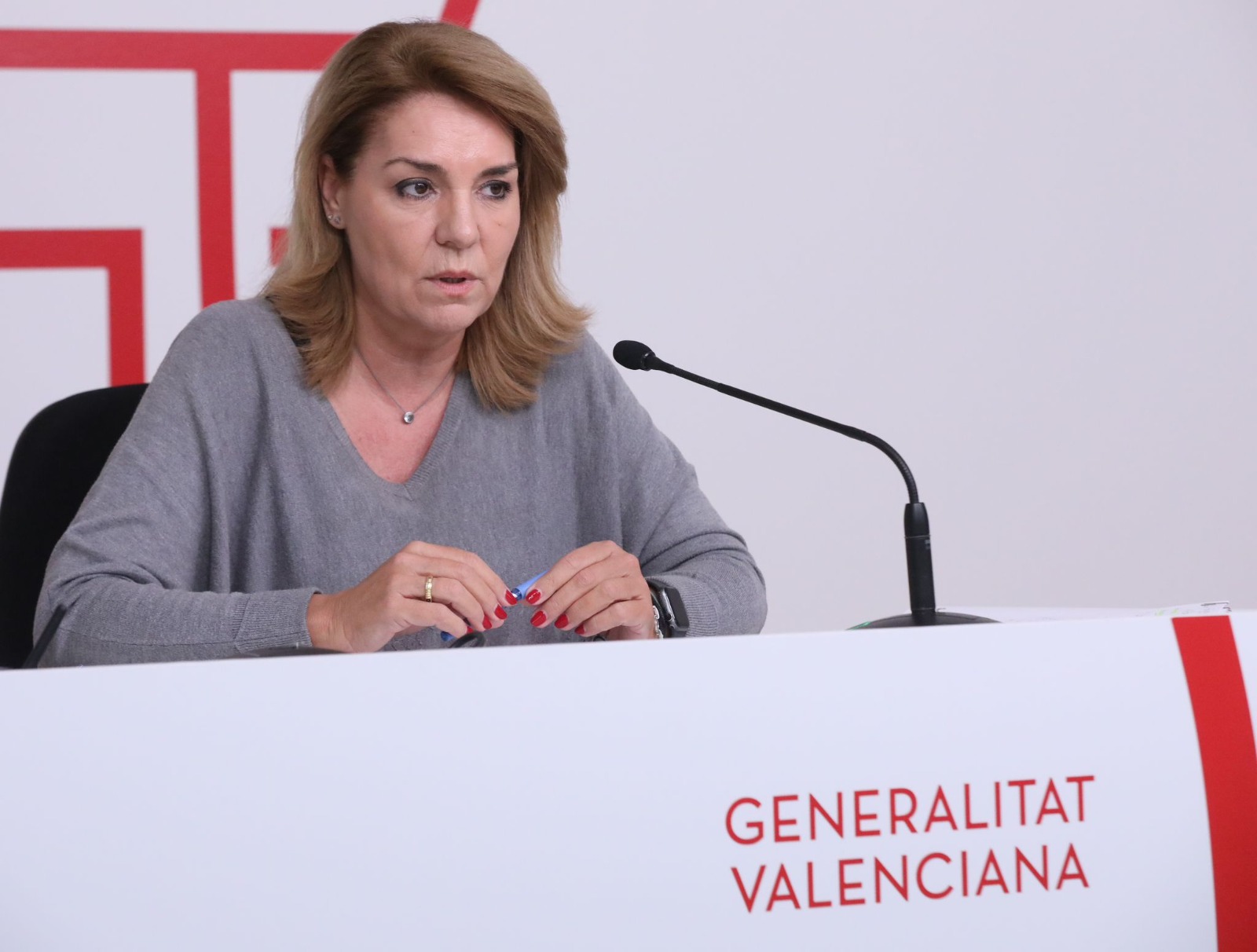 Susana Camarero destaca la prioridad de la Generalitat en la extracción de lodos en la que ya trabajan más de 100 camiones y hace un llamamiento a instituciones y empresas a colaborar en esta tarea