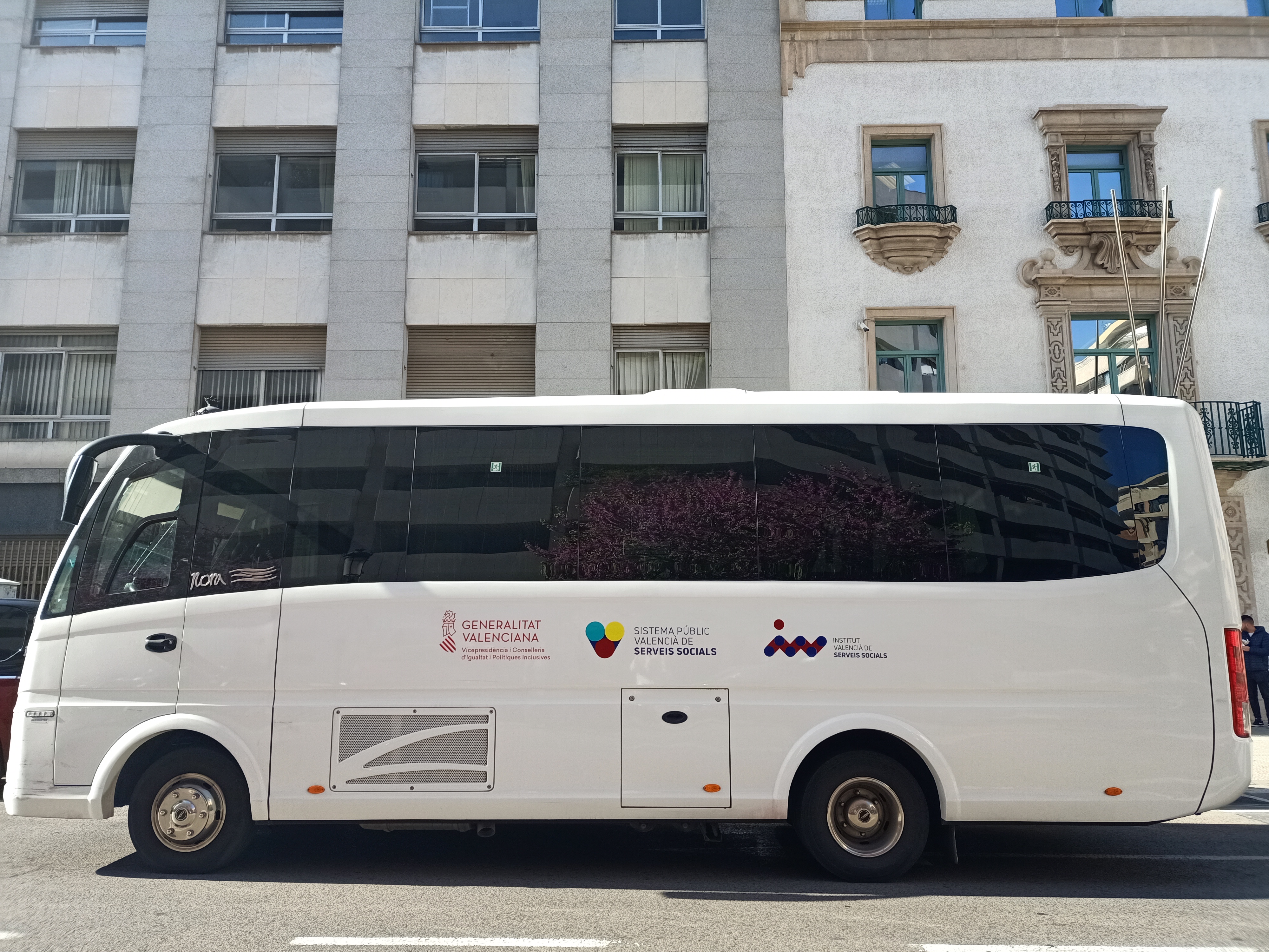 Nova imatge d'IVASS en els autobusos de l'entitat