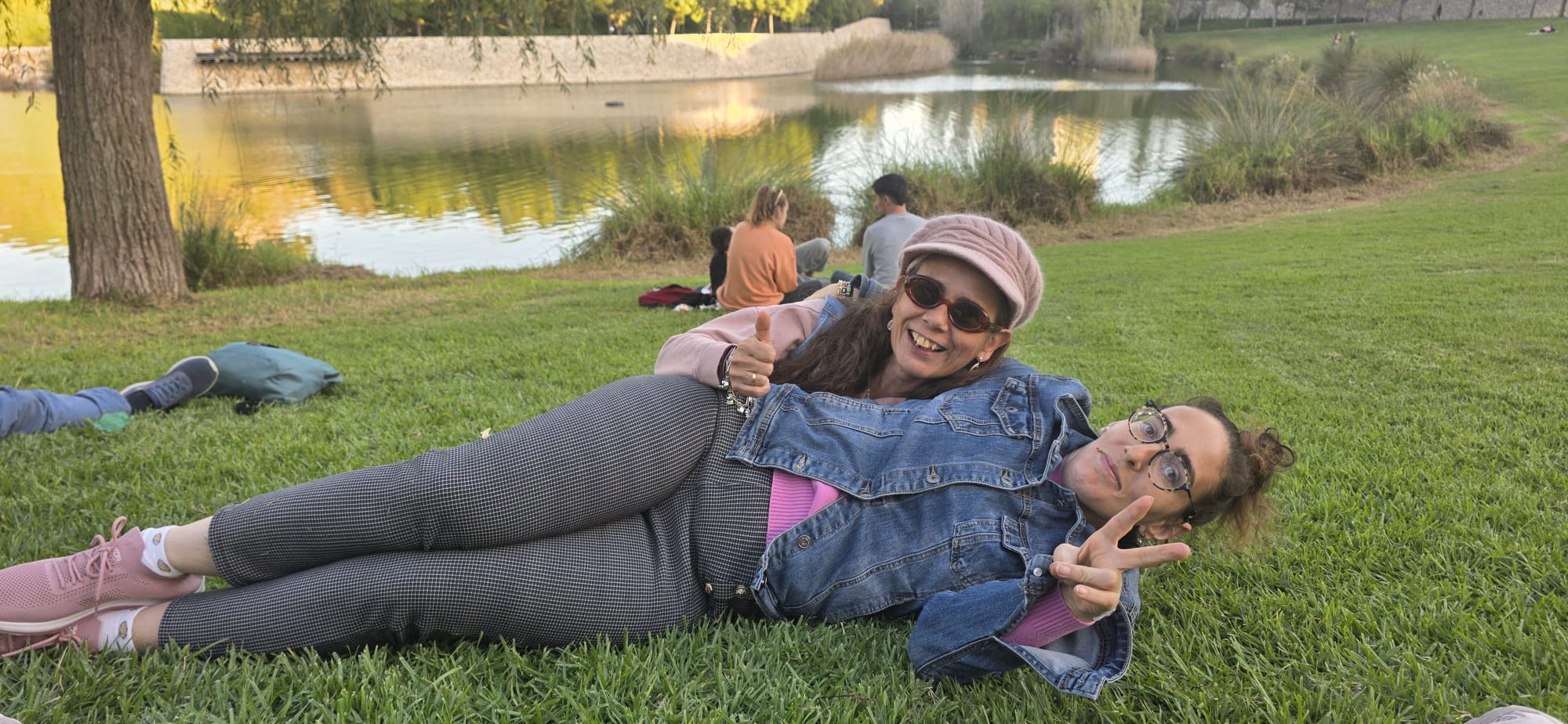 Persones usuàries de la residència Bennàger gaudixen d'una eixida d'oci i temps lliure al Parc de Capçalera de València 