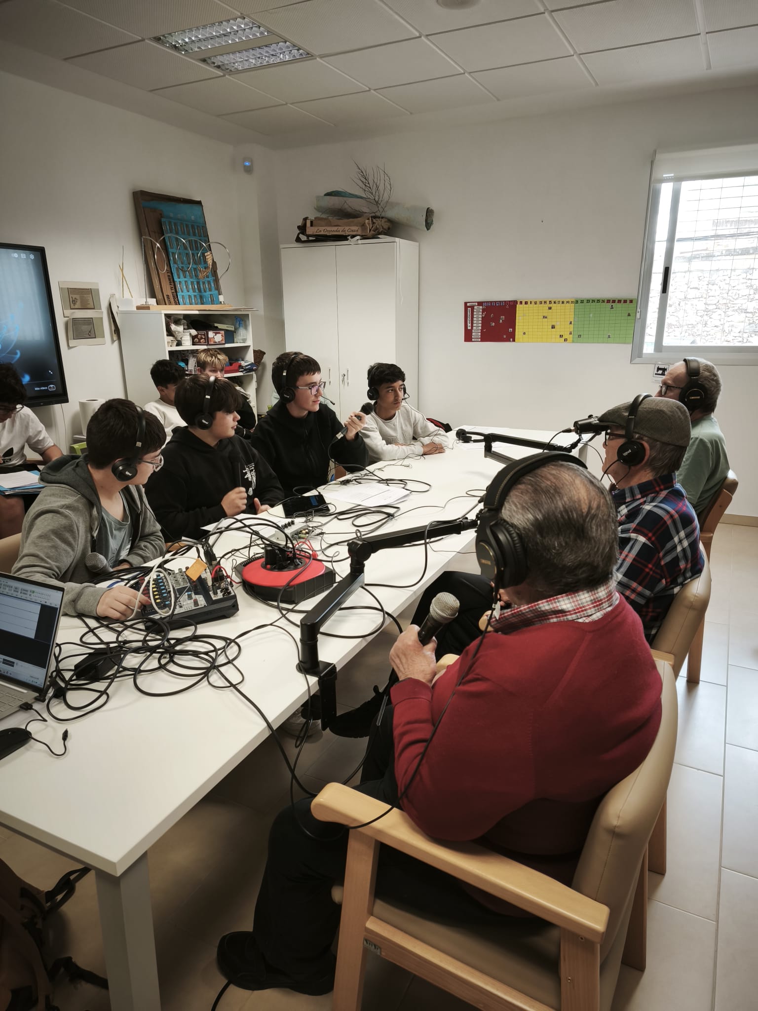  Les persones majors del CD El Rajolar de l'IVASS participen un pòdcast intergeneracional