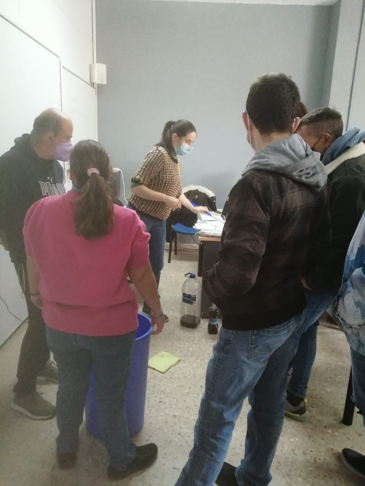 Personas con diversidad funcional intelectual del C.O. Marxalenes del IVASS se forman en labores administrativas y limpieza de inmuebles