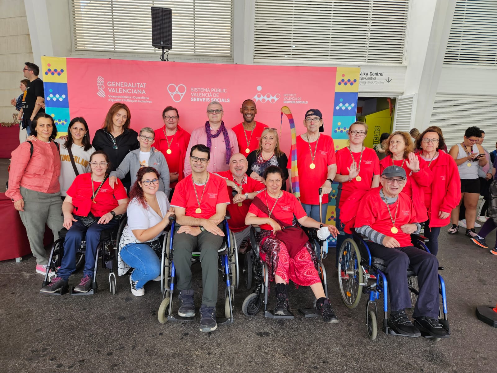 Atletas del C.D. Torrefiel en la clausura de las XXXI Ligas del deporte adaptado