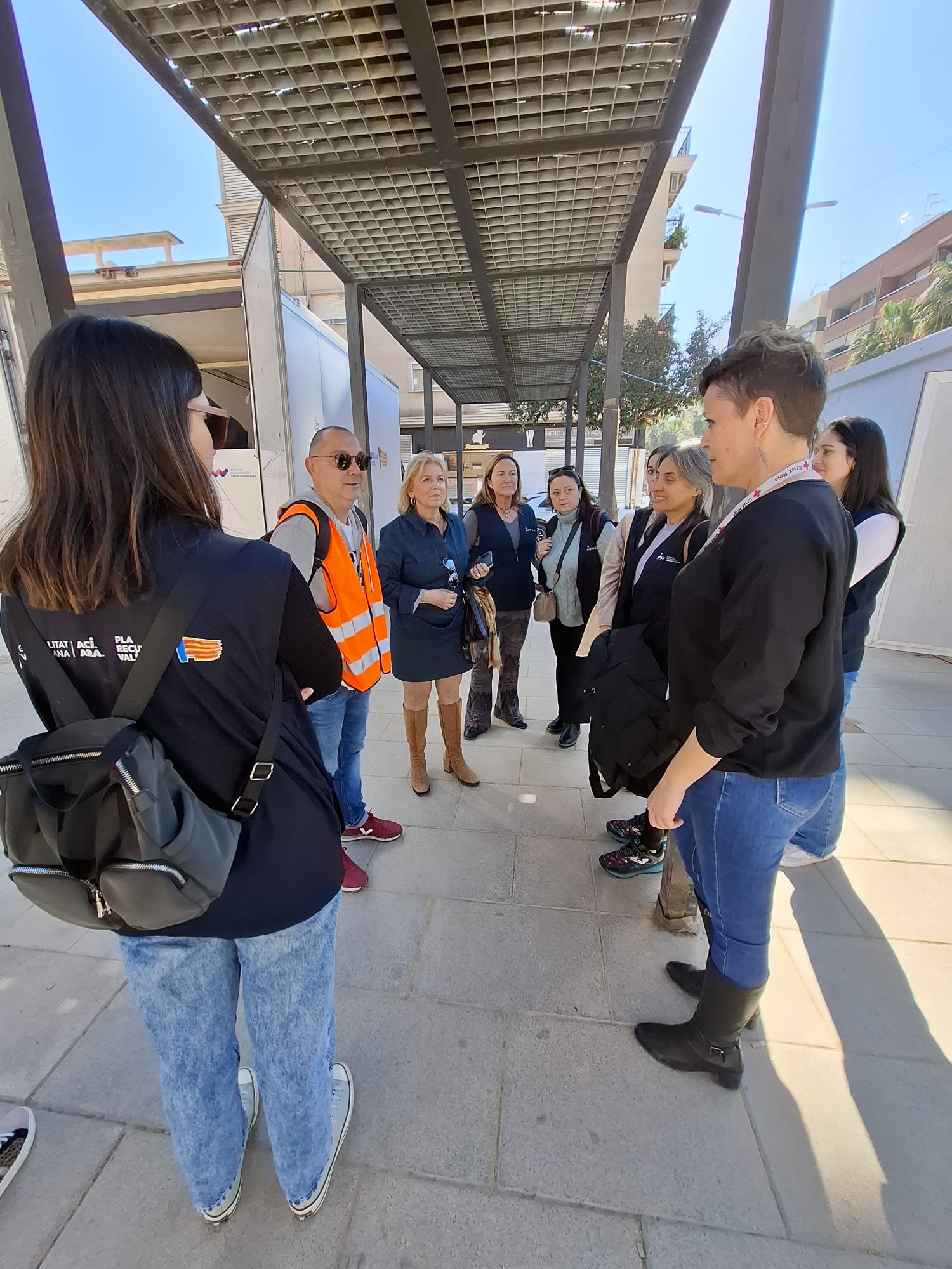 La directora general María José Rico ha visitado la unidad móvil donde nuestros profesionales desarrollan sus labores de apoyo técnico y social 