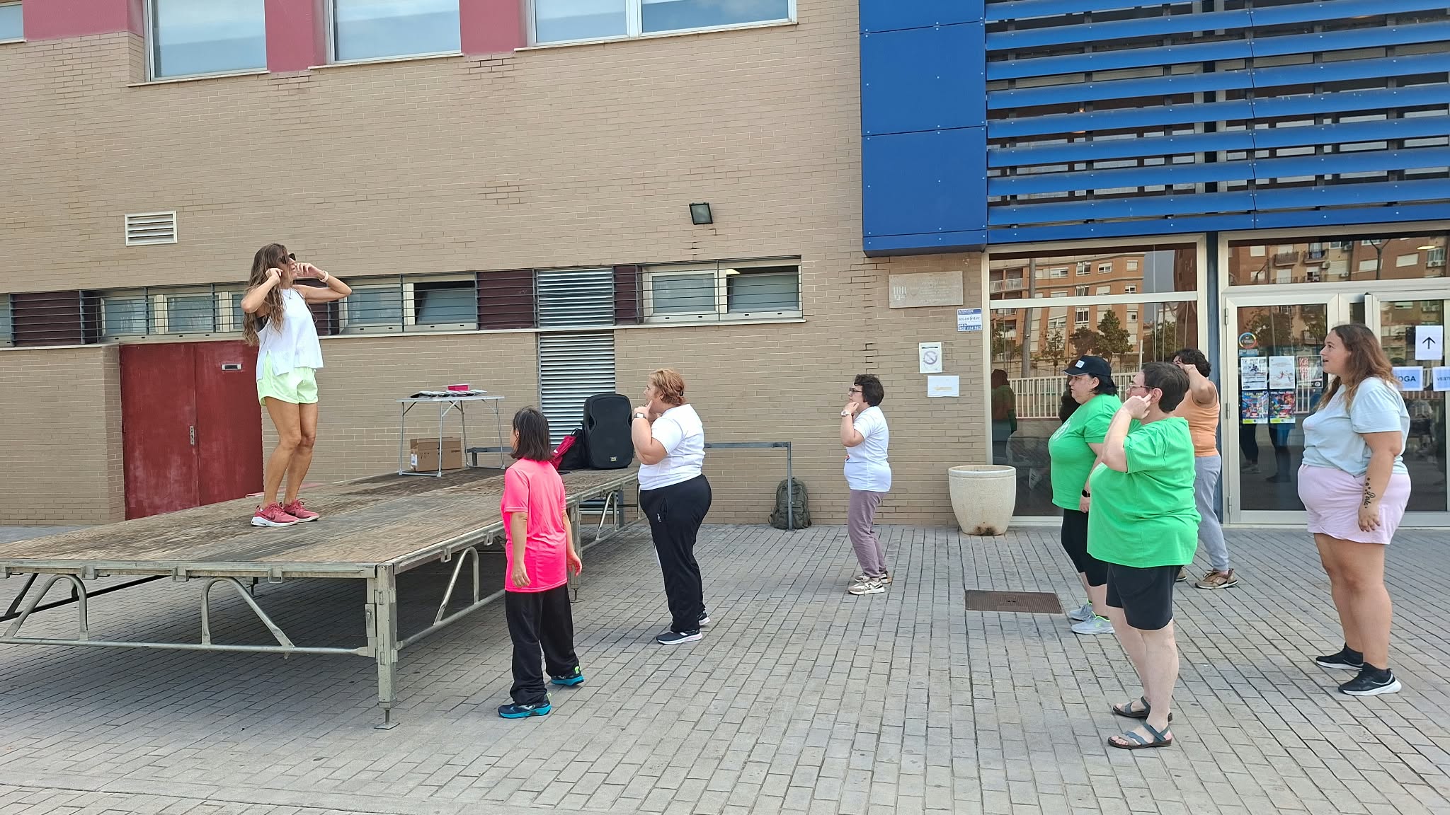 Persones amb discapacitat intel·lectual de la residència PRAGA participen en la III Balaguera Inclusiva de AFPEM Horta Sud en el Poliesportiu d'Albal 