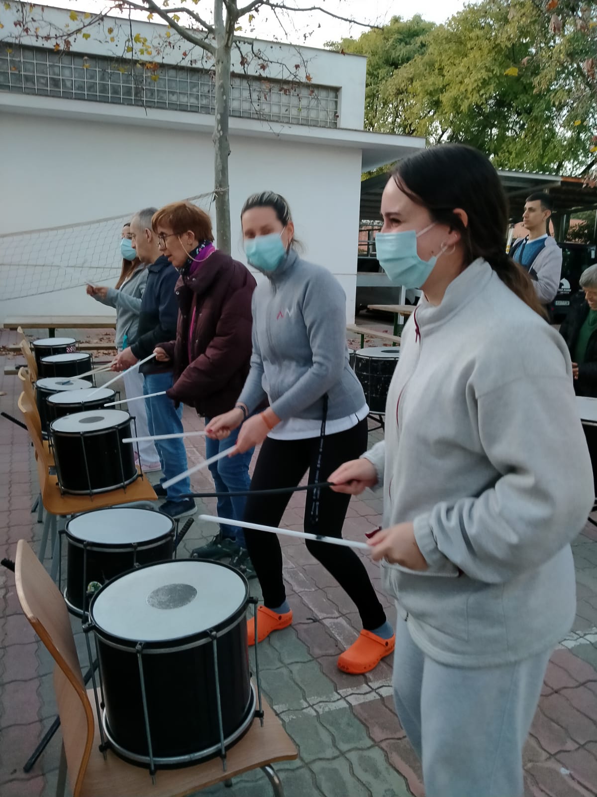 Actividad de batucada organizada por la Residencia Bennàger