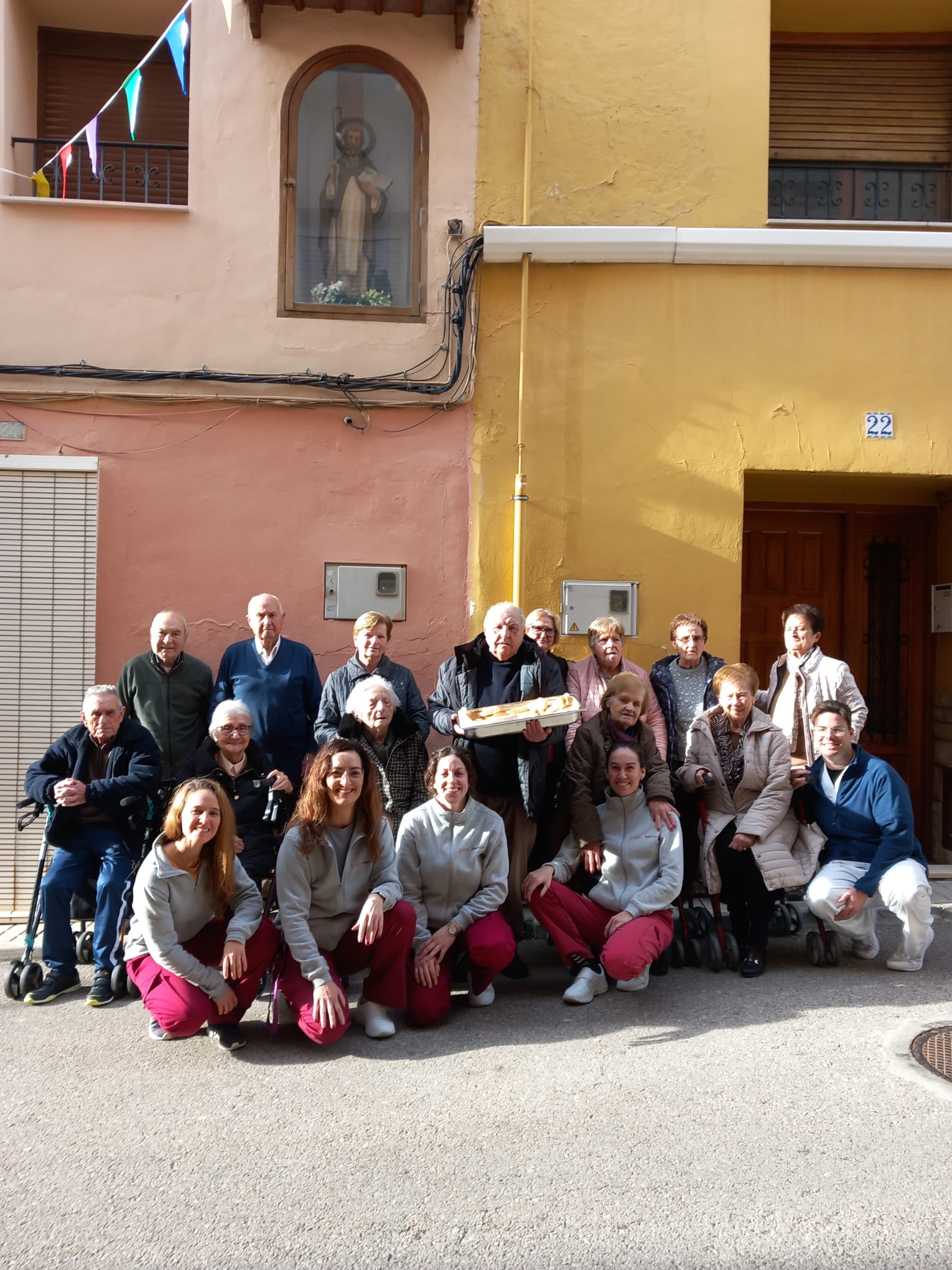 Las personas mayores del Centro de Día El Patronat de Agullent han celebrado la Fiesta de San Antonio Abad 
