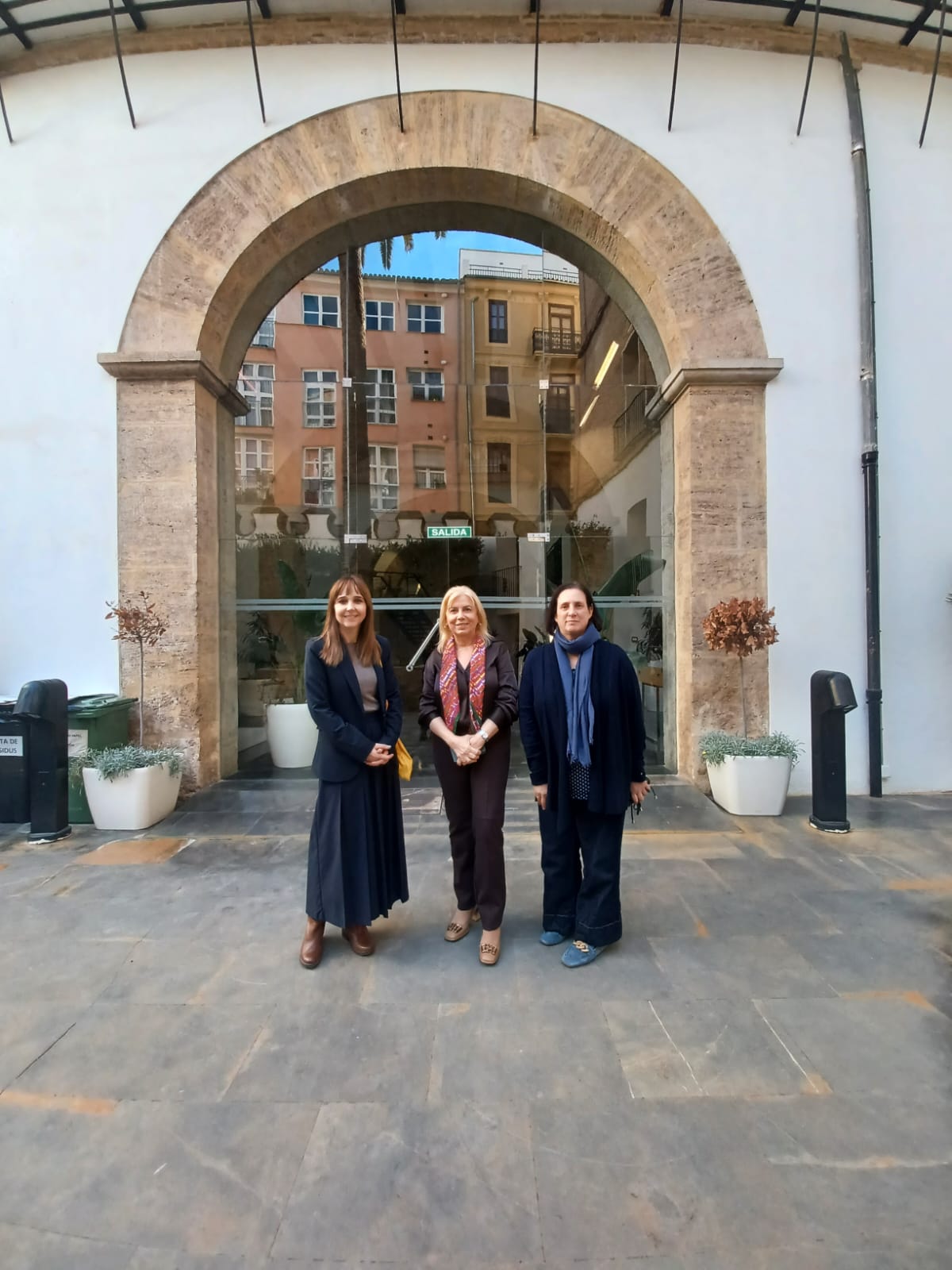 La directora general María José Rico rep la visita al Palau de Pineda, seu dels servicis centrals de l'IVASS, de la secretària autonòmica de Cultura Pilar Tébar i de la directora IVAM Blanca de la Torre
