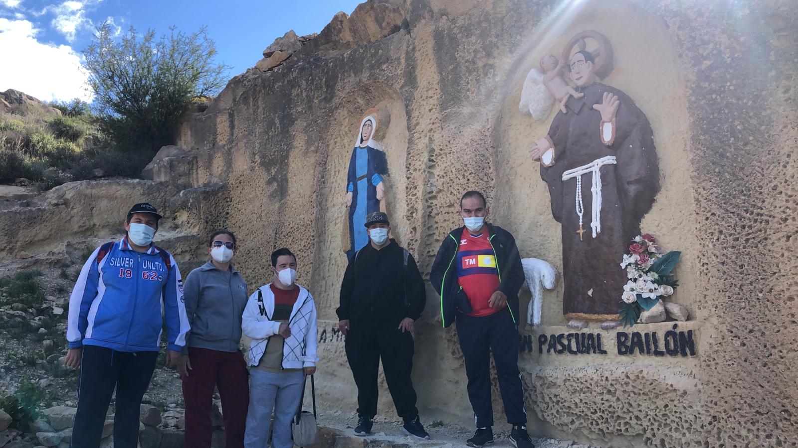 Personas con diversidad funcional intelectual del C.O. Carrús visitan el Museo al aire libre El Cau 