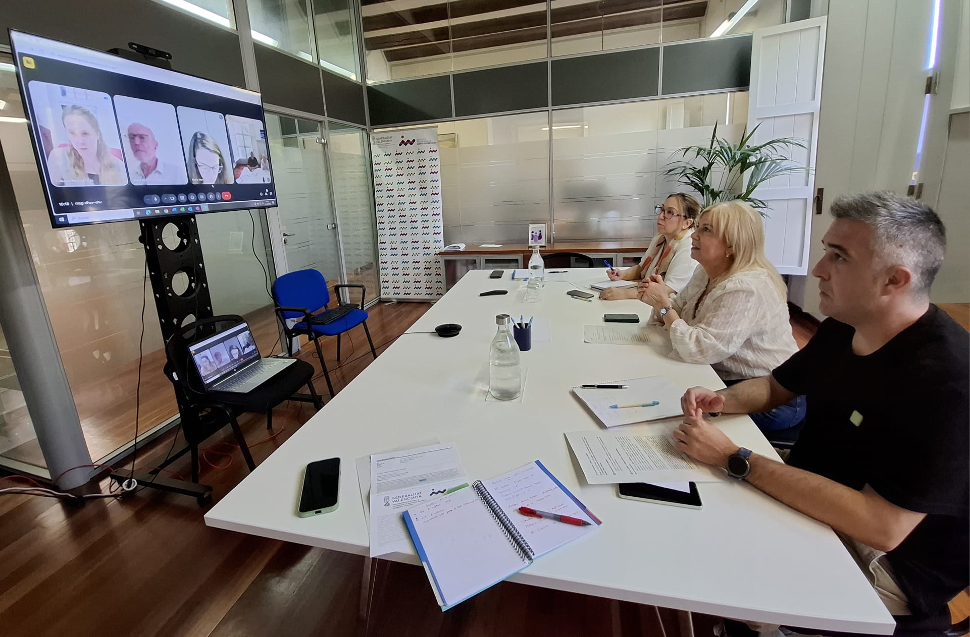La directora general, María José Rico, ha presidit la primera presa de contacte entre l'Institut Valencià de Servicis Socials, l'Ajuntament d'Onda i la Fundació Universitat Jaume I-Empresa EuroFUE-UJI en la qual s'ha abordat l'adhesió del municipi castellonenc a la xarxa europea de polítiques socials ELISAN 
