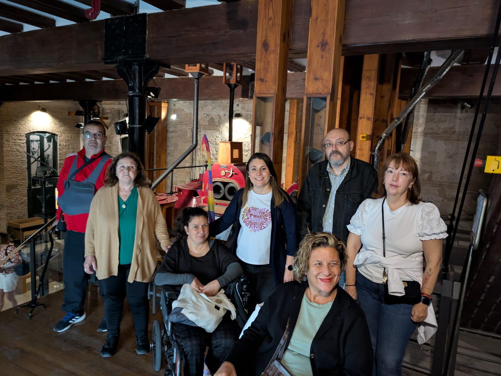 Persones amb dany cerebral adquirit del centre d'atenció diürna Ruzafa de l'IVASS participen en un taller en el Museu de l'Arròs de València