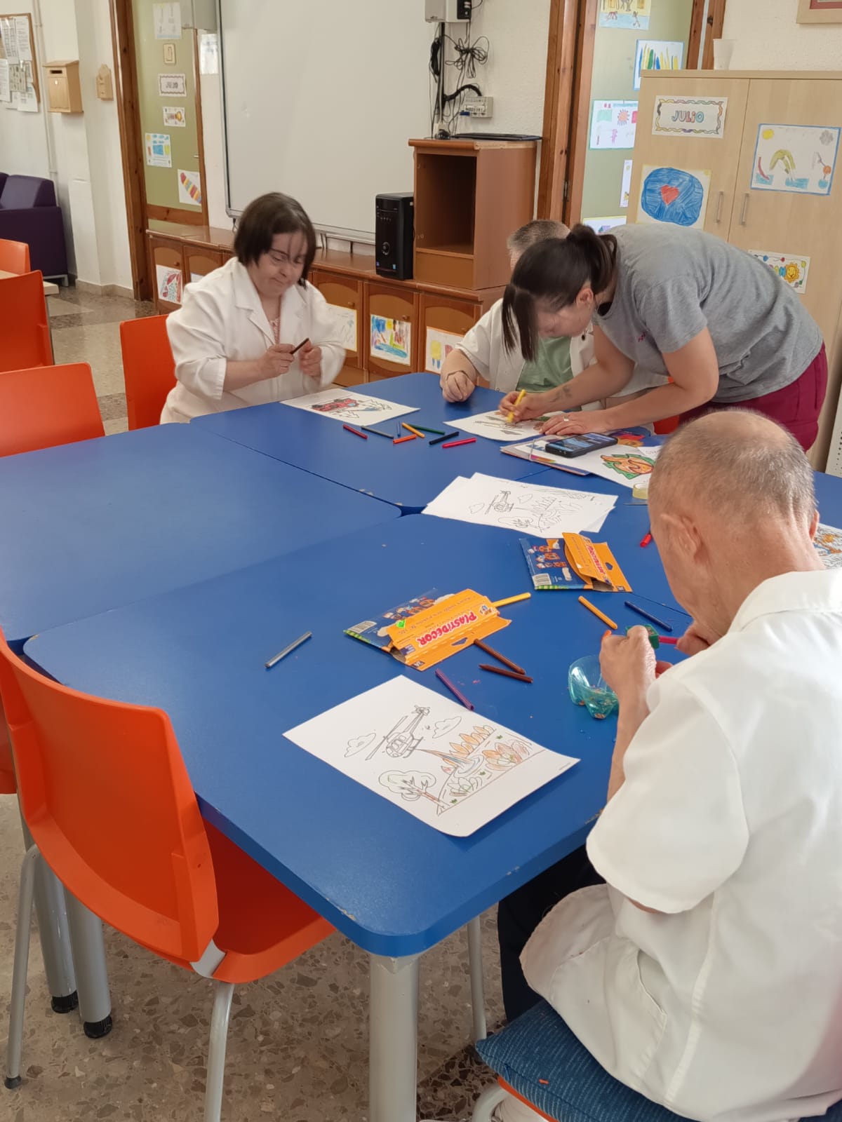 Des del C.O. Belcaire de l'IVASS a la Vall d'Uixó volem expressar amb estos dibuixos el nostre agraïment als operatius que han participat en l'extinció dels incendis
