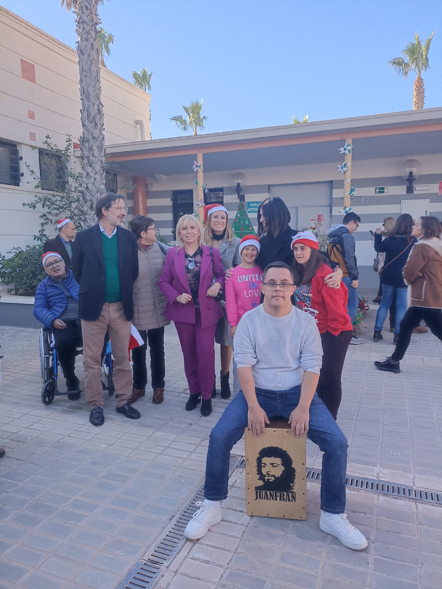 María José Rico asiste a la Jornada de puertas abiertas del centro ocupacional La Tramoia del IVASS en Elche