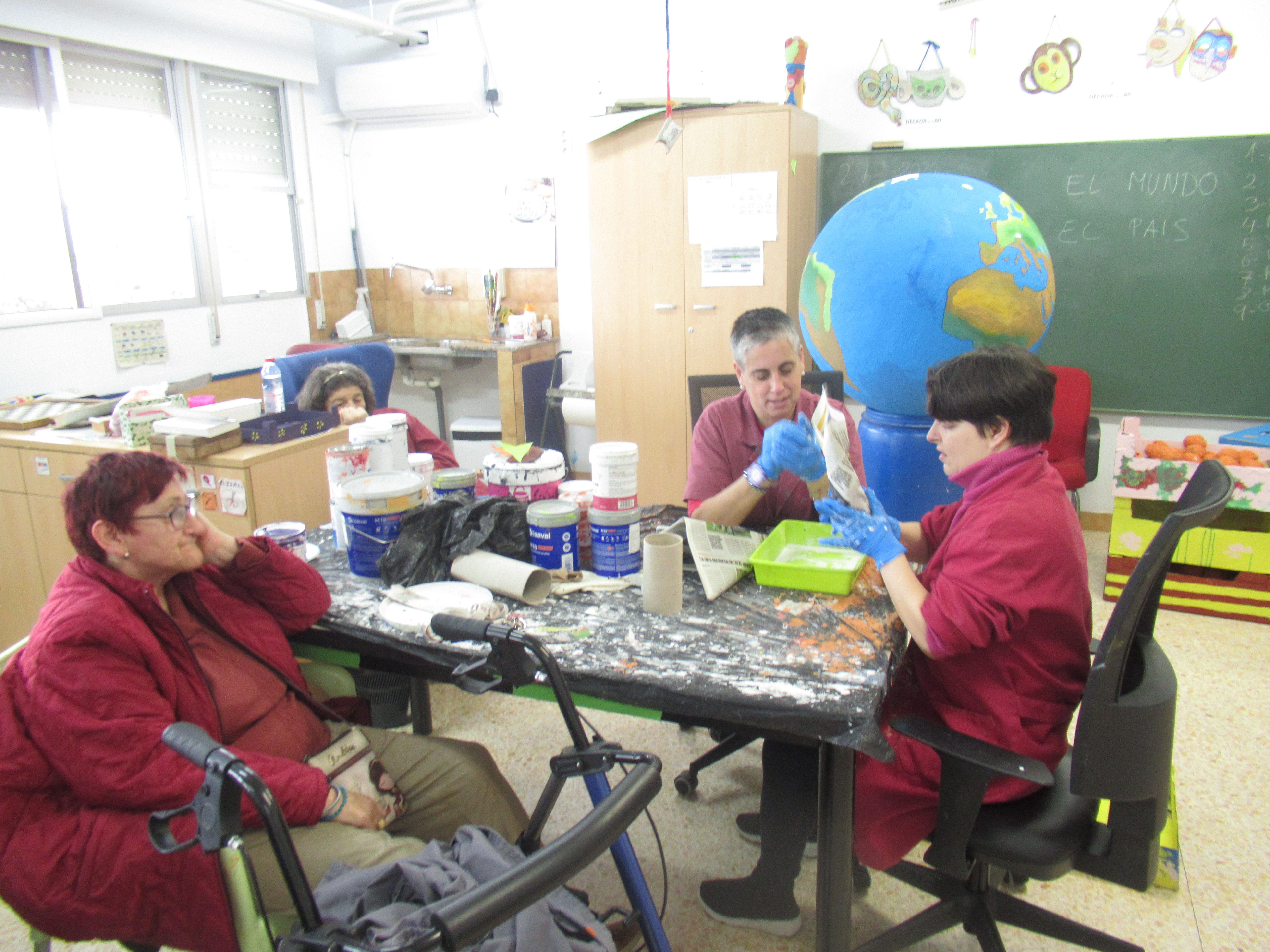 Els diferents tallers del C.O. Maestrat dediquen els seus esforços a elaborar el seu monument de les Falles 2026