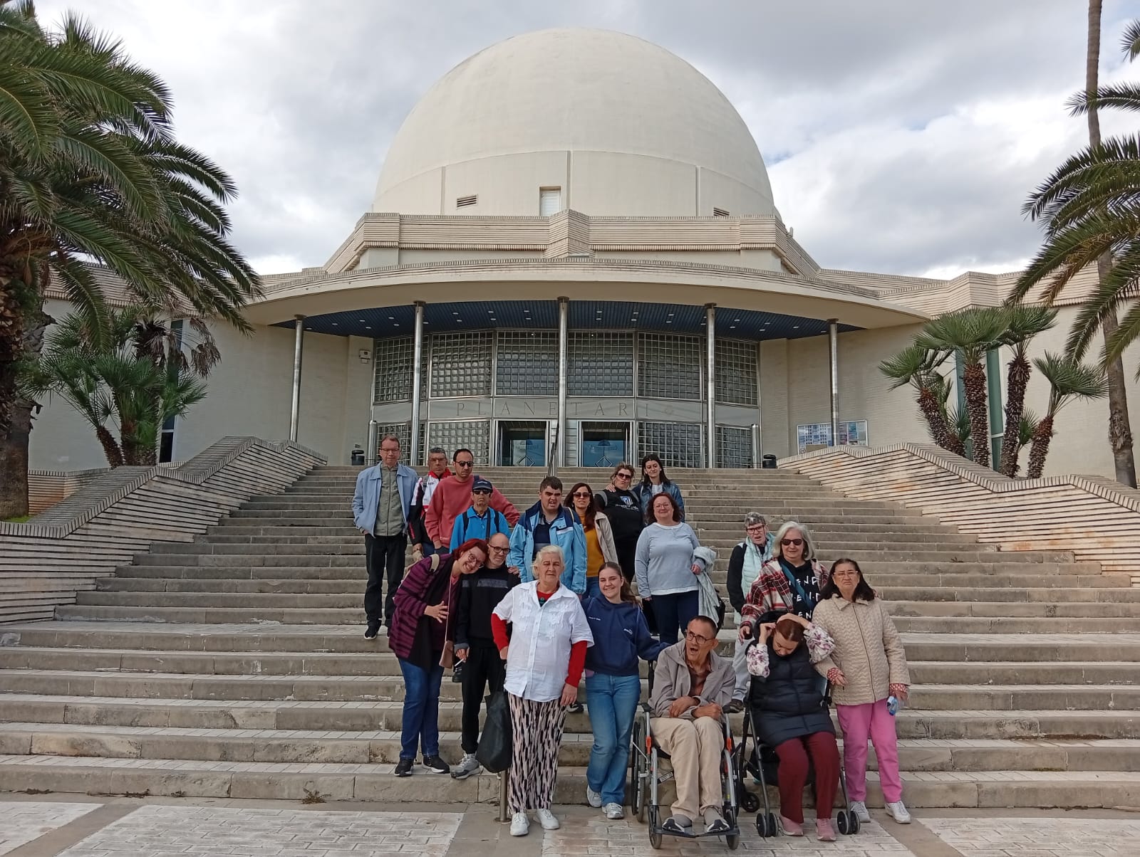 Persones amb discapacitat intel·lectual que residixen en les vivendes tutelades han estat este cap de setmana en el Planetari de Castelló 