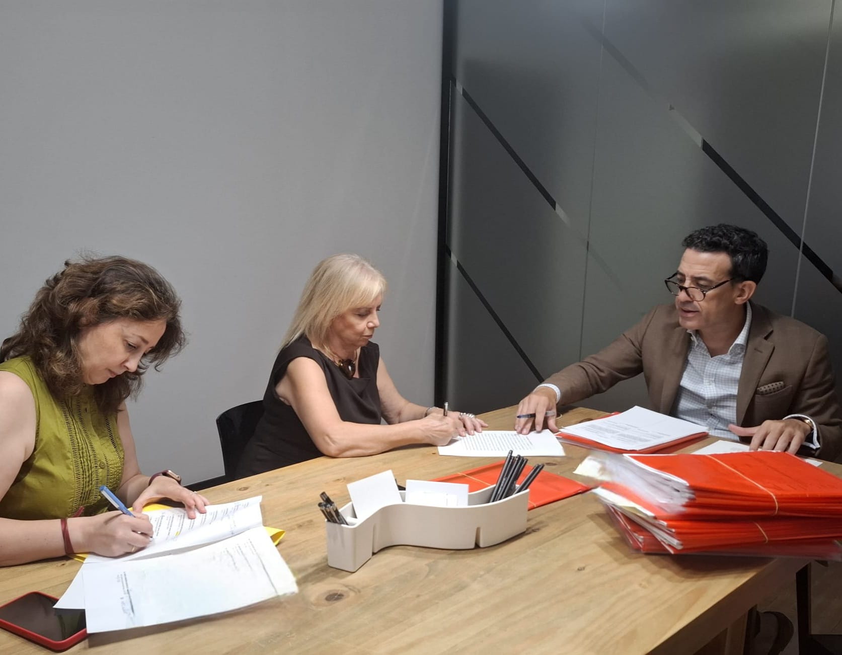 La directora general, María José Rico, subratlla l'objectiu de garantir els drets i interessos de les persones curatelades protegint el seu patrimoni, autonomia i benestar