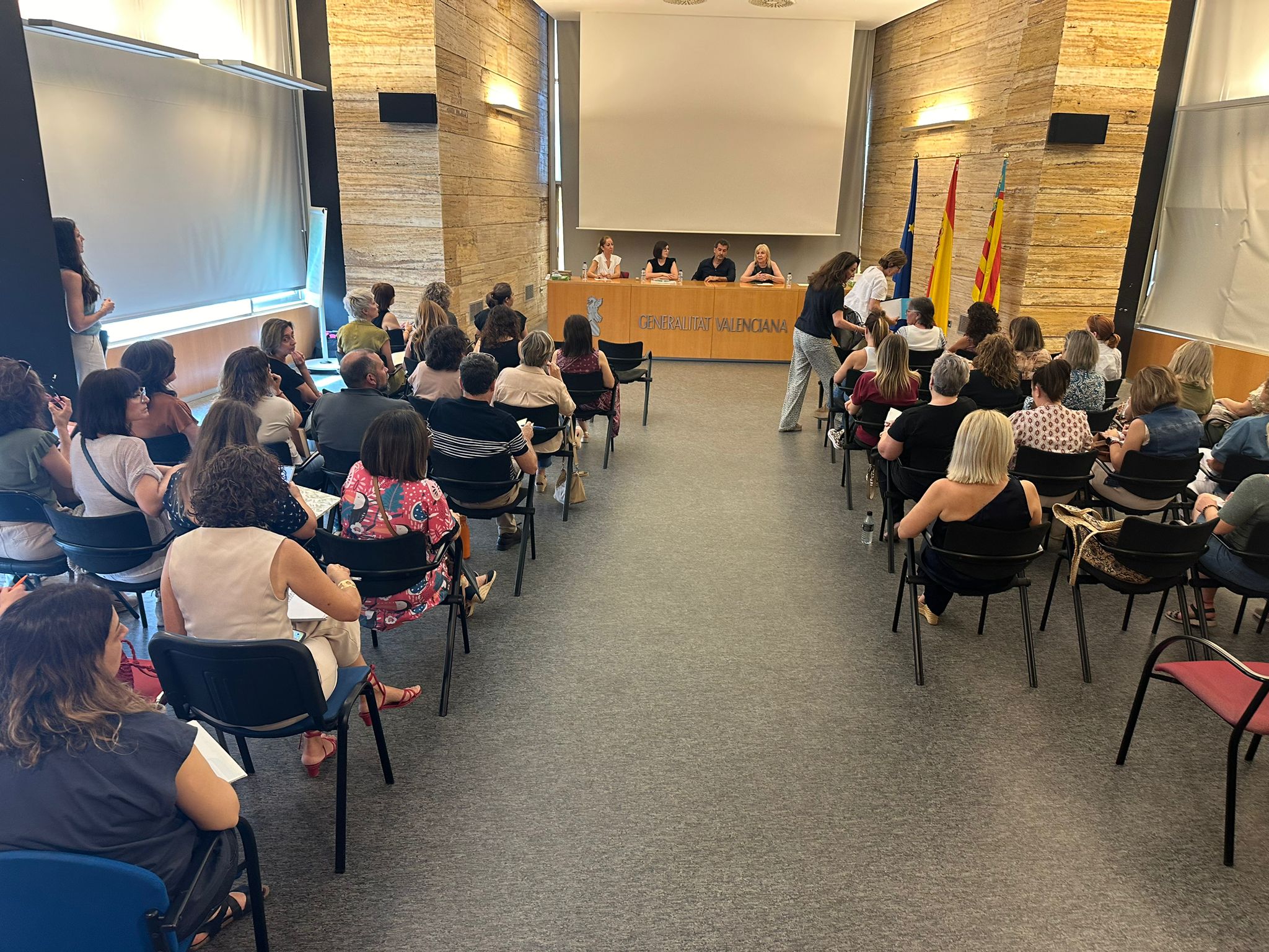 La directora general del Instituto Valenciano de Servicios Sociales se ha reunido con los ayuntamientos de la provincia de Alicante