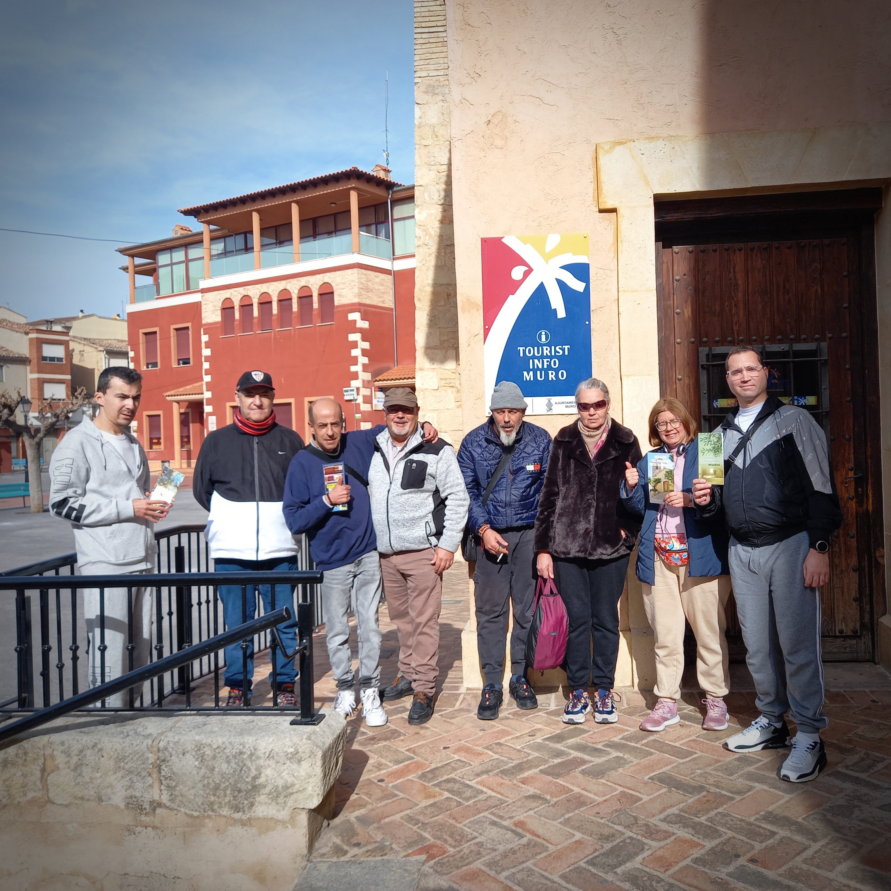 Persones amb malaltia mental crònica del CEEM Mossèn Cirilo de l'IVASS d'excursió per a conéixer Muro de Alcoy