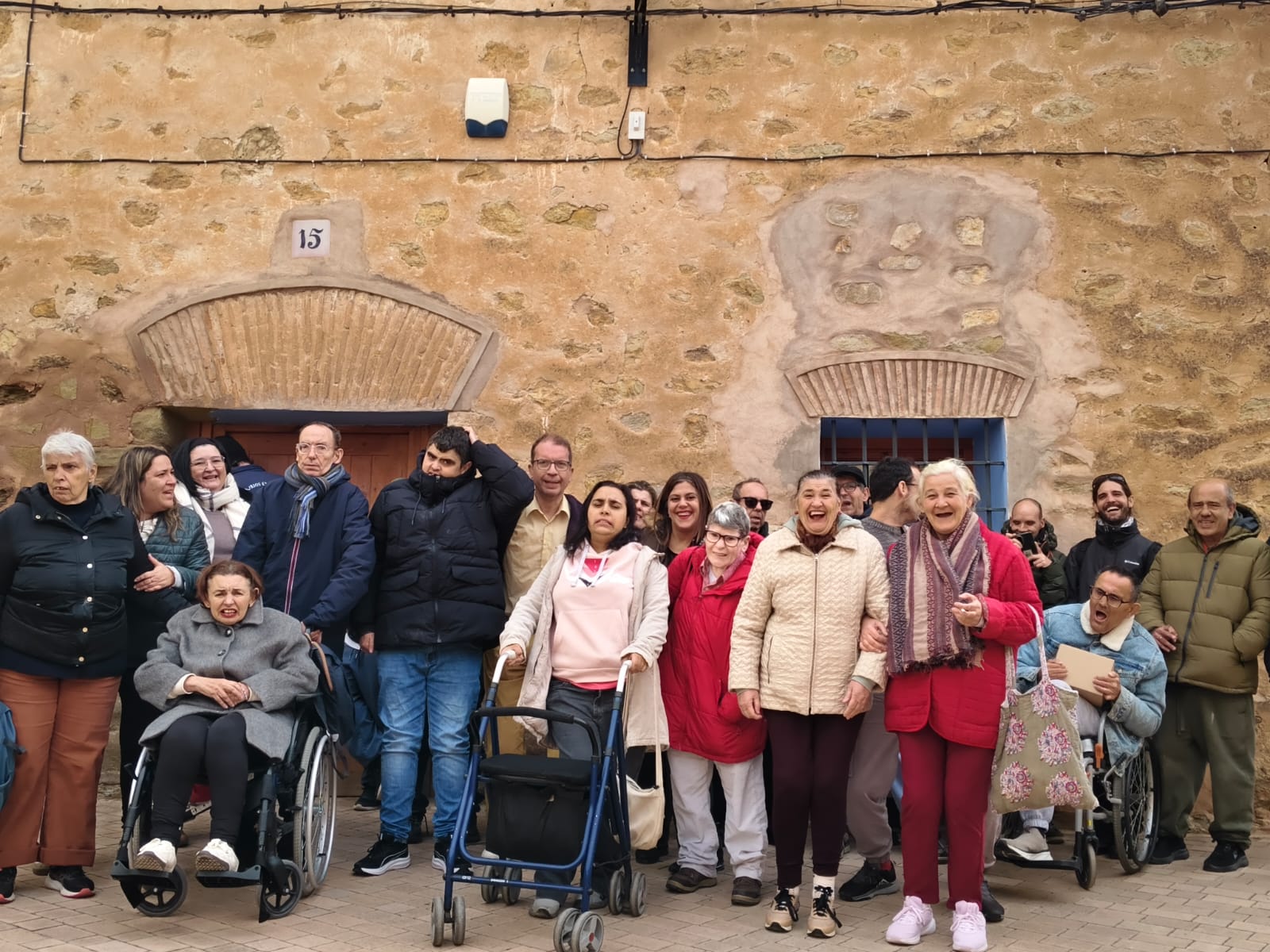 Les persones amb discapacitat intel·lectual de les vivendes tutelades han al·lucinat amb els descobriments i jaciments de dinosaures en el Museu Paleontològic d'Alpuente 
