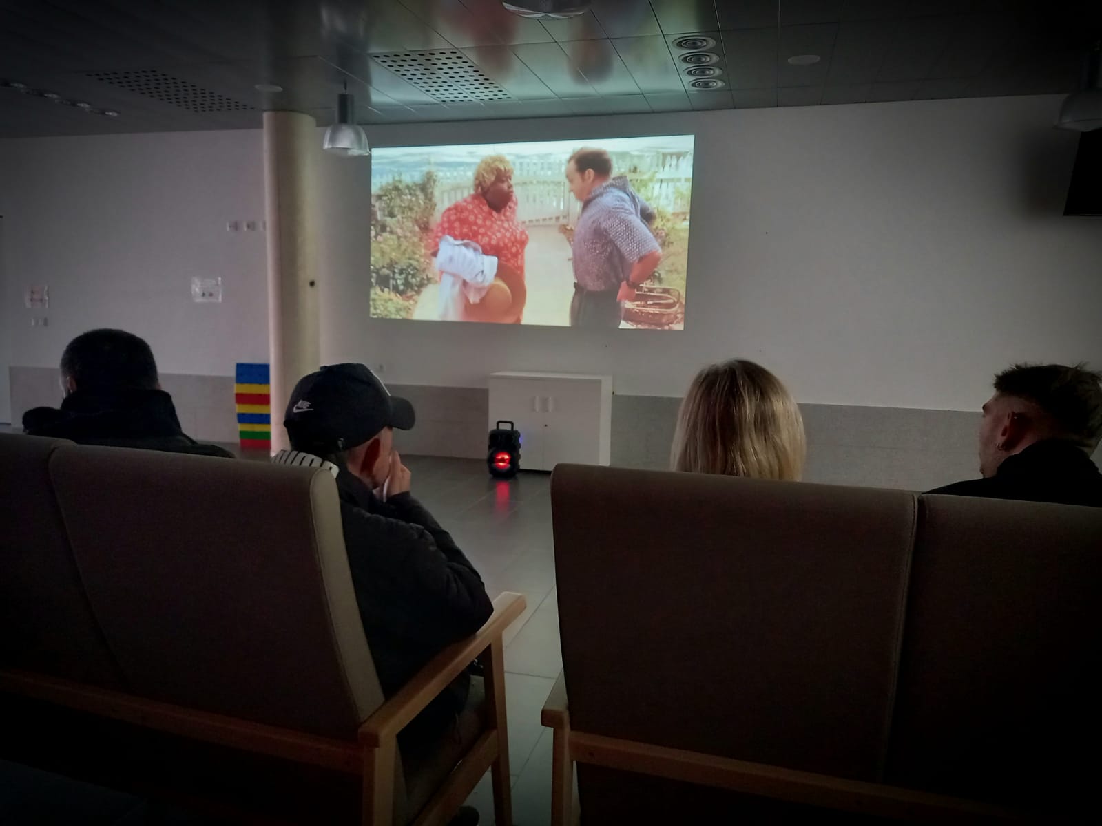 Sesión de cine en el CEEM Alcoy