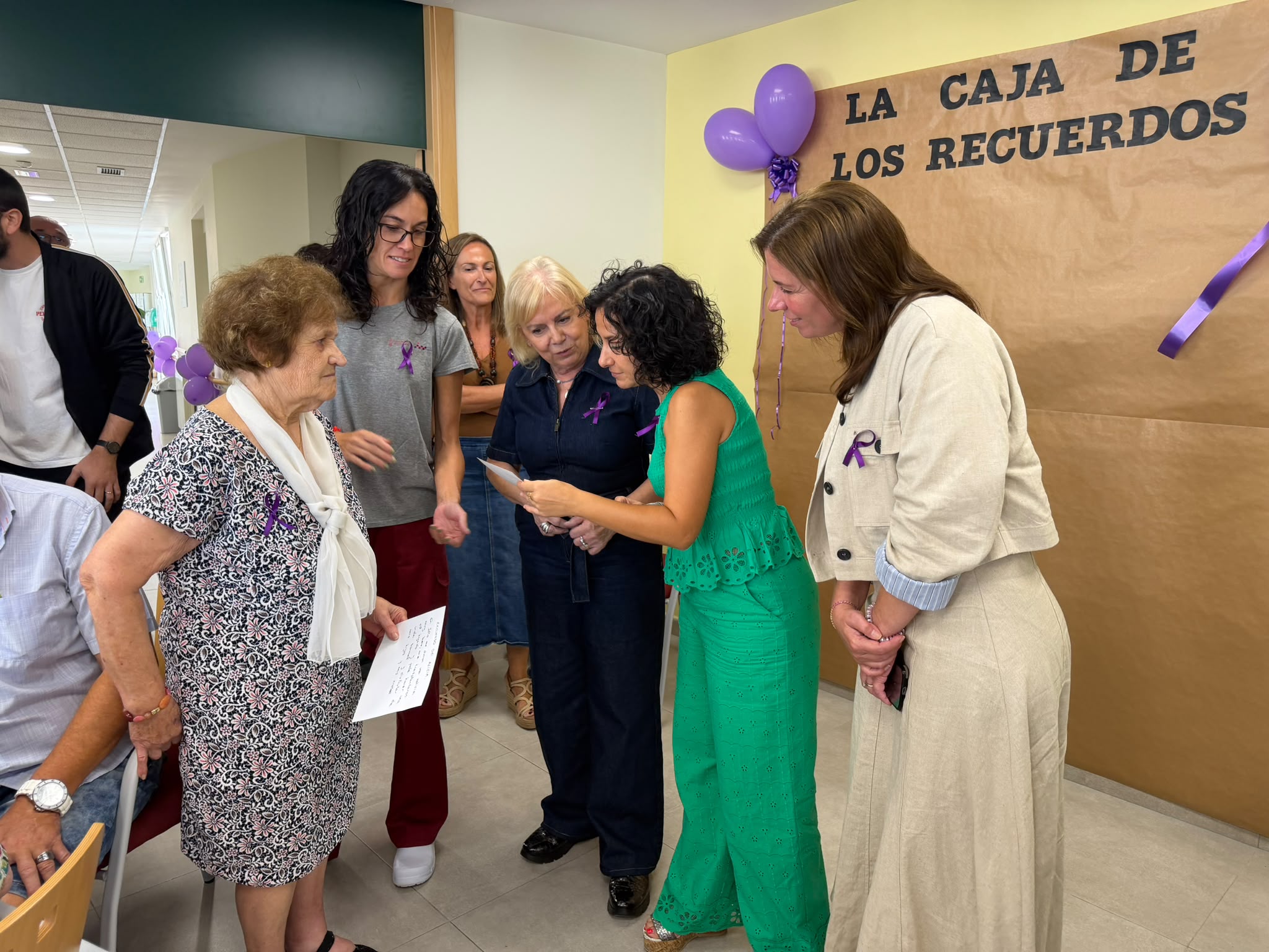 La Generalitat prioritza els servicis de proximitat per a oferir una atenció integral a les persones majors amb Alzheimer i les seues famílies