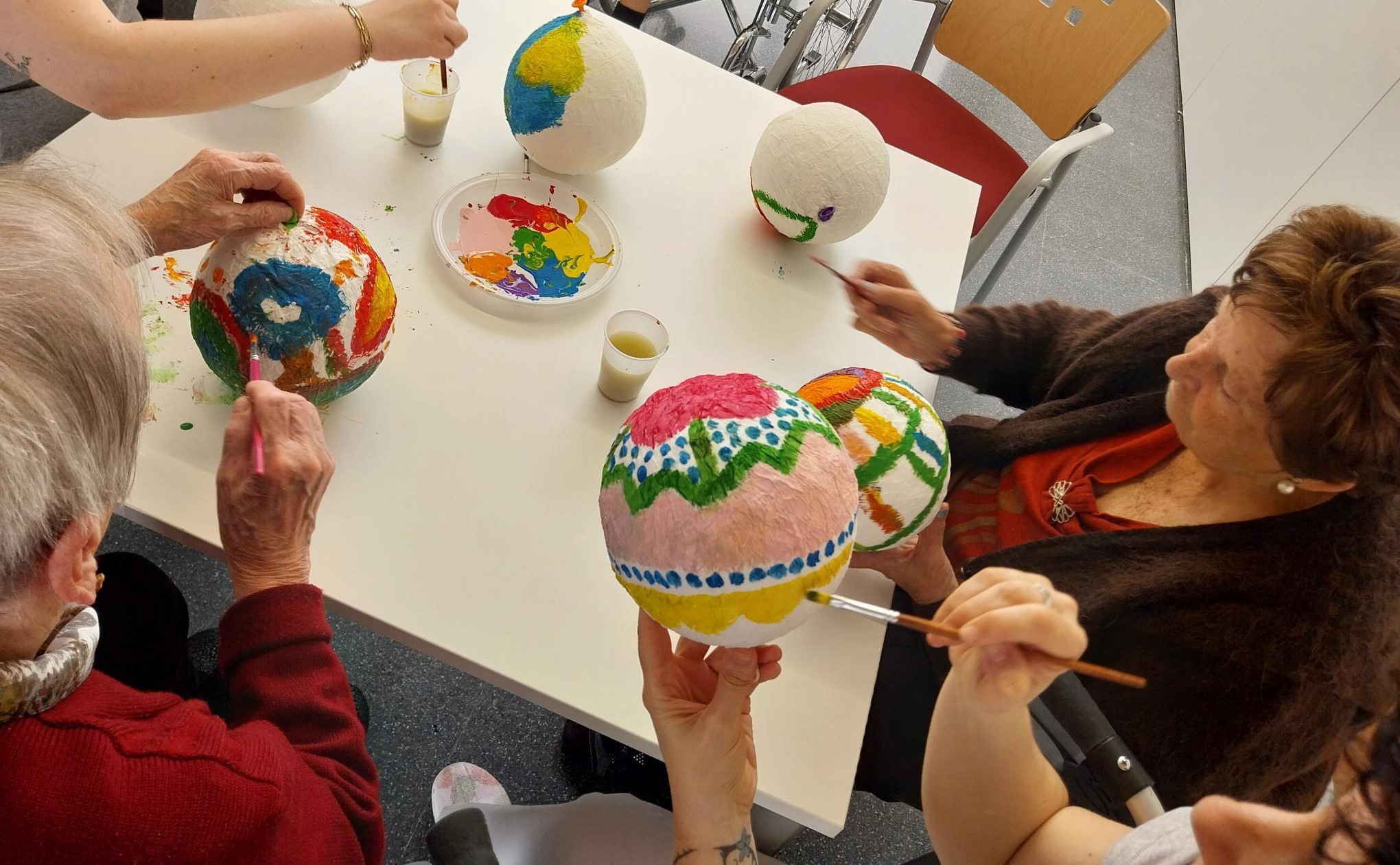 En el centre de dia La Font de la Figuera han rebut la visita de l'Escoleta Infantil Municipal “Els Menuts”