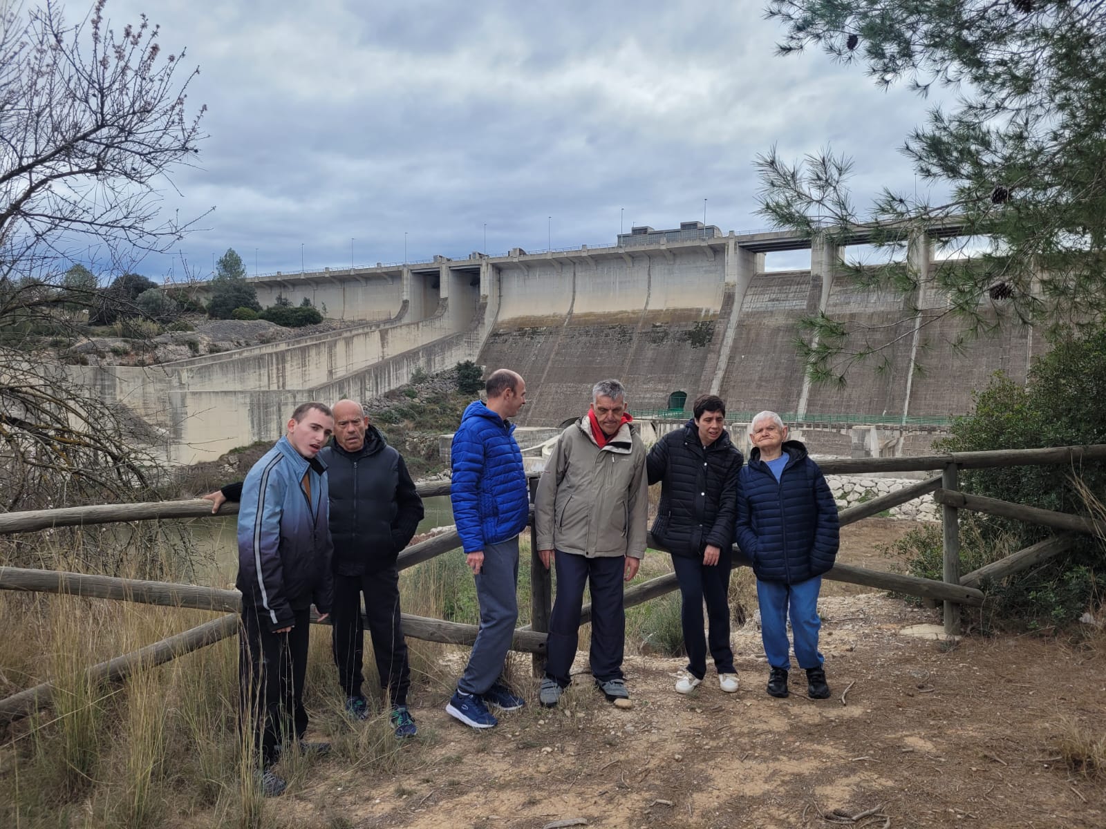 Personas usuarias y profesionales de la residencia Caixa Ontinyent del IVASS en Xàtiva nos vamos de excursión